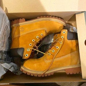 Sz 5.5 JUNIORS Timberland 6" Classic Waterproof Boots--ALMOST PERFECT CONDITION!